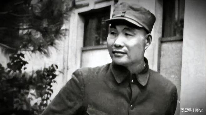 来看望压低声音说：提防那俩戴眼镜的凯发k8国际登录73年复出萧劲光前(图3)