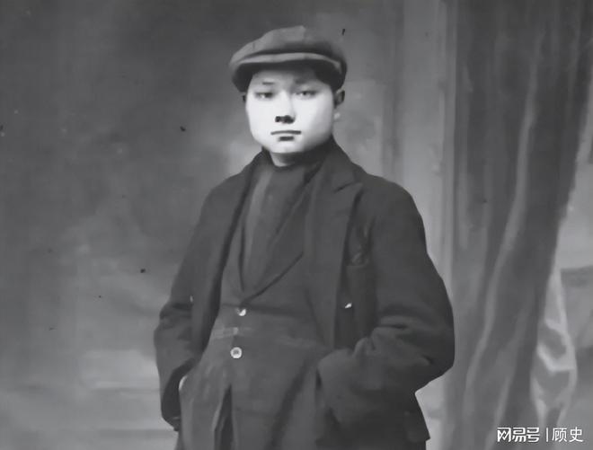 来看望压低声音说：提防那俩戴眼镜的凯发k8国际登录73年复出萧劲光前(图6)