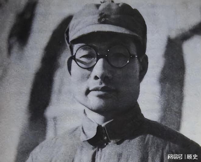 来看望压低声音说：提防那俩戴眼镜的凯发k8国际登录73年复出萧劲光前(图10)
