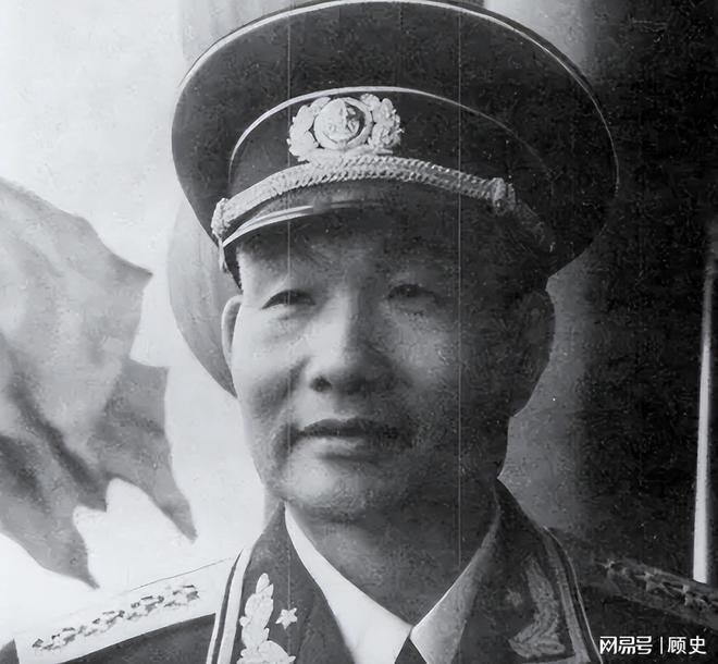 来看望压低声音说：提防那俩戴眼镜的凯发k8国际登录73年复出萧劲光前(图12)
